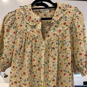 Doen blouse size small. Worn a couple of times! It’s a beautiful blouse!